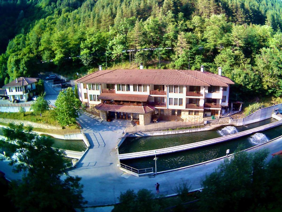 Fisherman'S Hut Family Hotel Beden Экстерьер фото