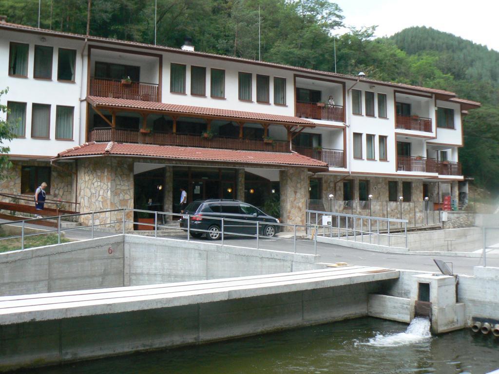 Fisherman'S Hut Family Hotel Beden Экстерьер фото