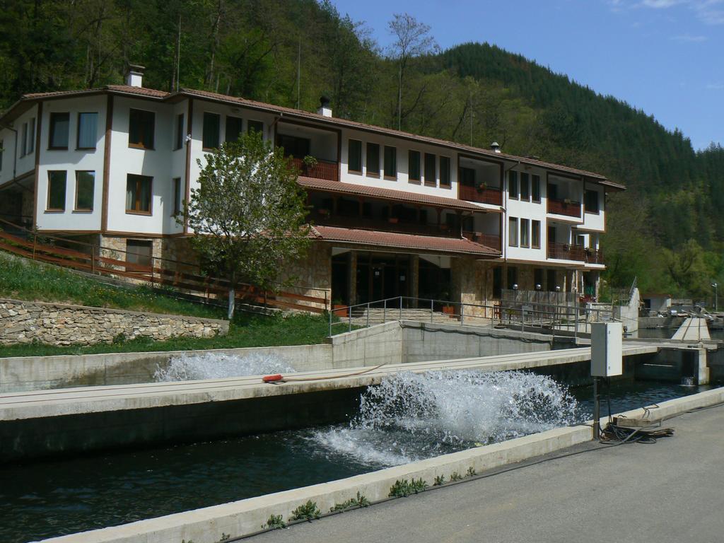 Fisherman'S Hut Family Hotel Beden Экстерьер фото